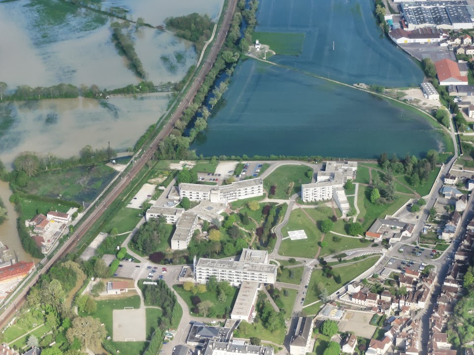 Crue de l'Armançon, en mai 2013, à Tonnerre, centre hospitalier, dans l'Yonne
